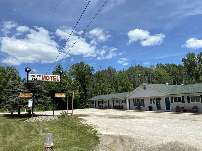 White Star Motel - July 2021 Photo (newer photo)